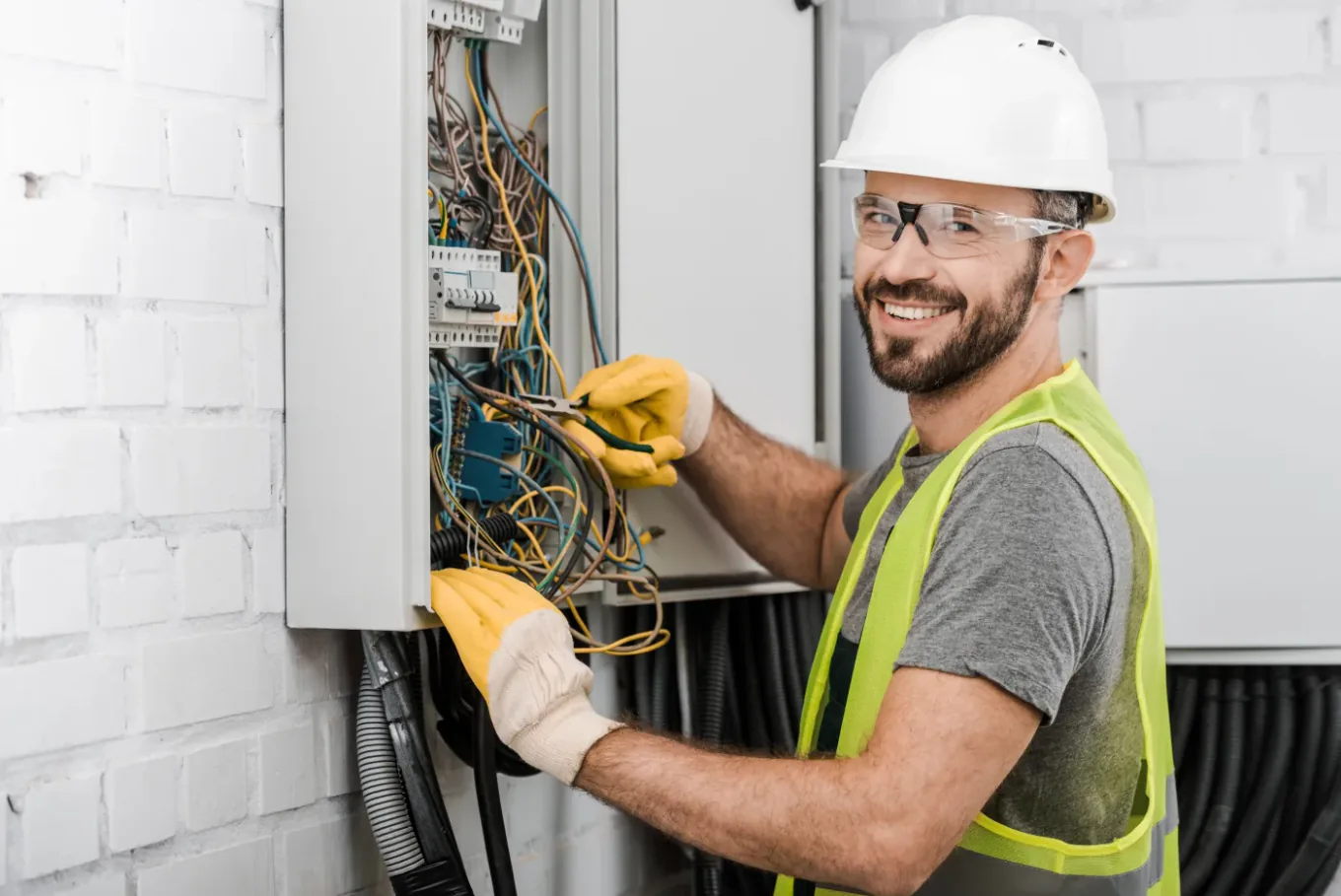 Remise en état d'un appareillage électrique à Charleville-Mézières