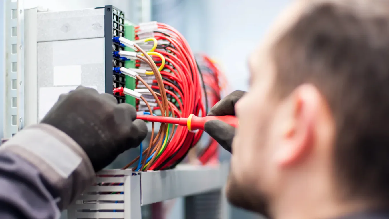 Vérification du câblage d'un appareillage électrique par 08 Élec à Charleville-Mézières